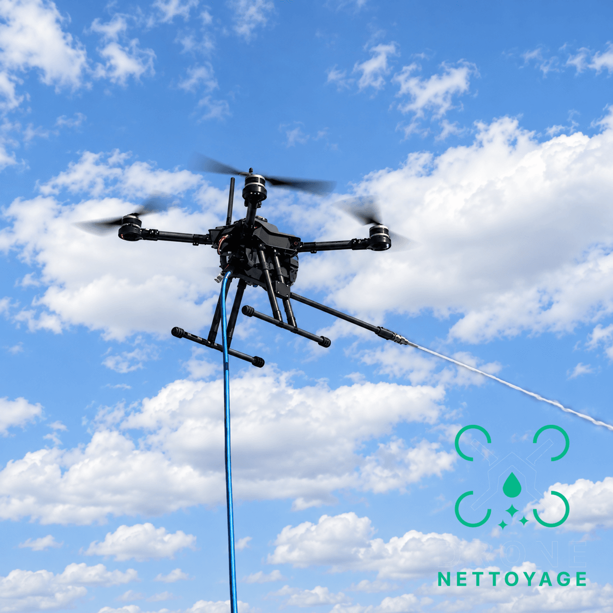 Drone pulvérisateur professionnel équipé d'une lance haute précision en vol