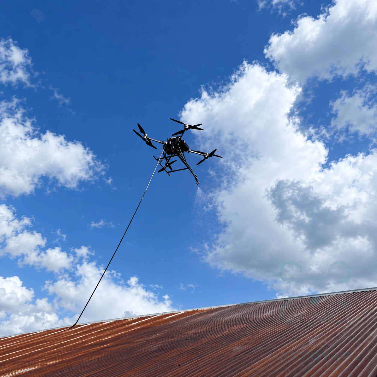Traitement décapant et anticorrosion de toiture en tôle ondulée de hangar